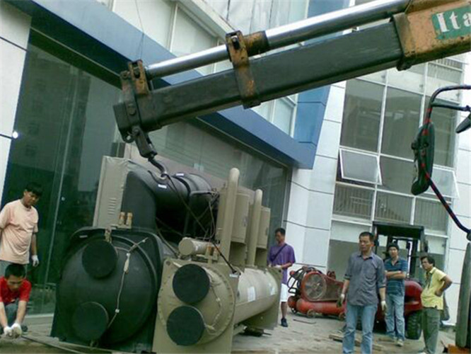 兴宁区随车吊和汽车吊的核心区别是什么？哪种更省钱？